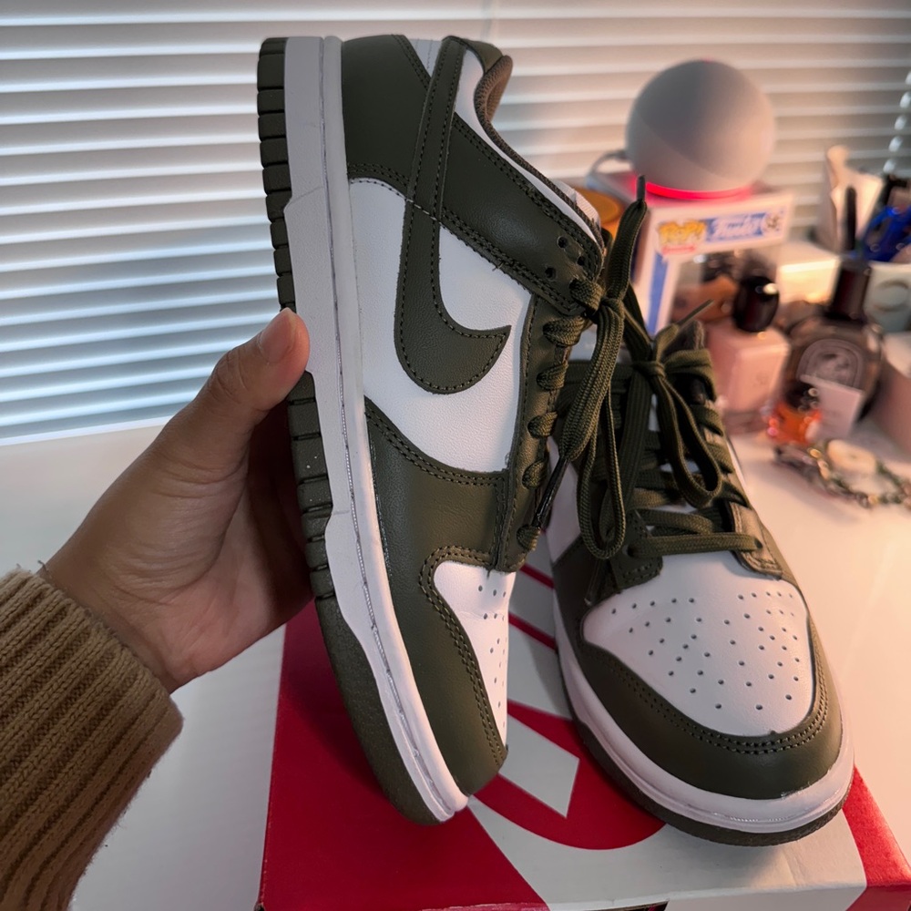 Nike dunks Olive green.